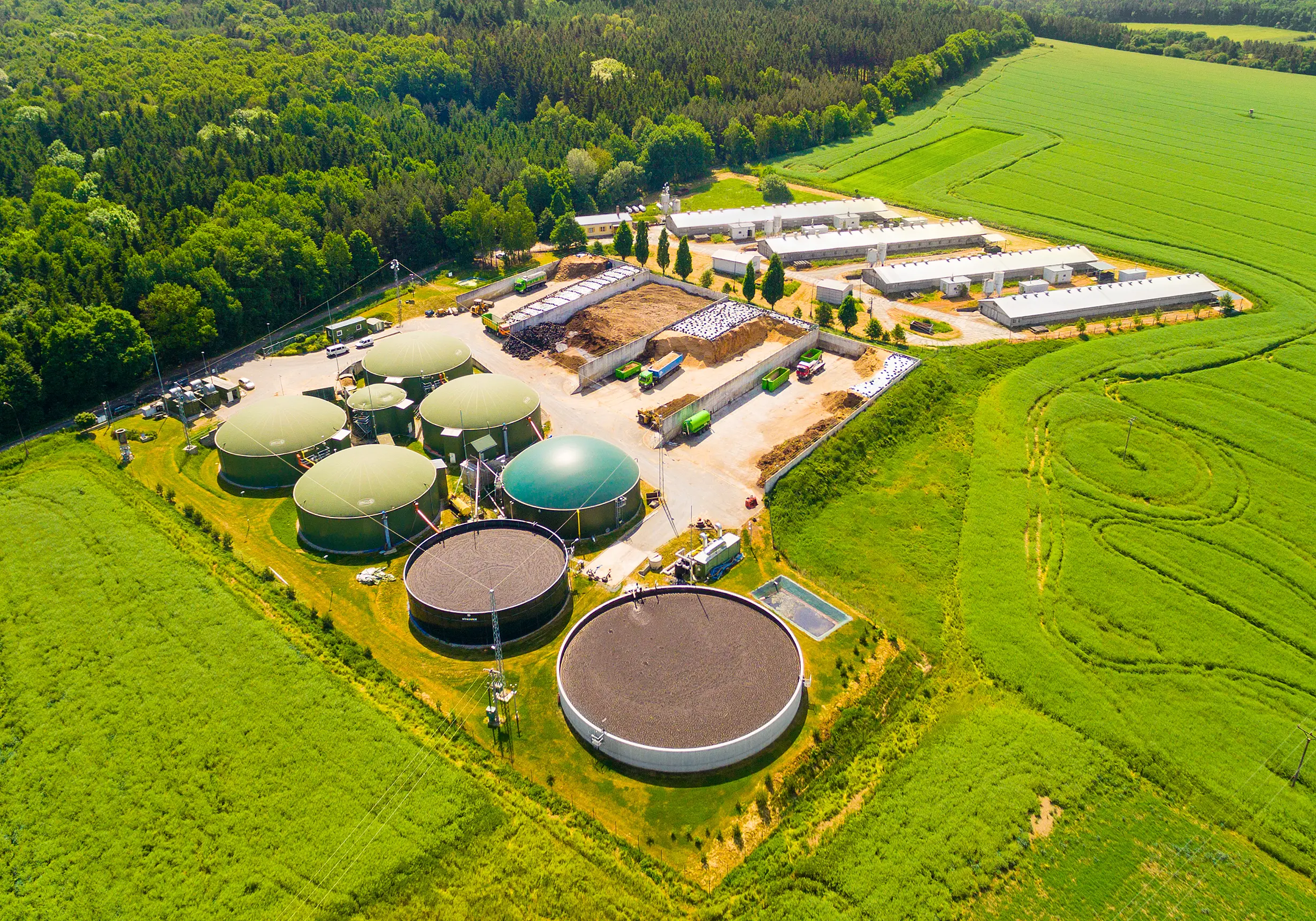 Installation de traitement des déchets et des eaux usées équipée d'appareils PROTEGO® dans un site en pleine nature