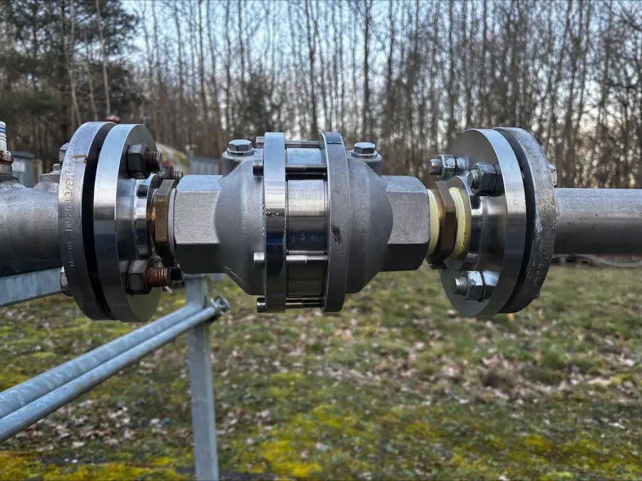Innovative pipe joint technology ensuring secure and efficient connections in industrial systems.